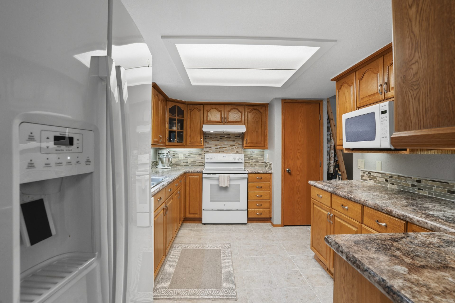 Kitchen & Eating Space